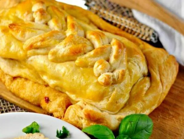 Crema di formaggio con pomodori secchi e pasta al pesto