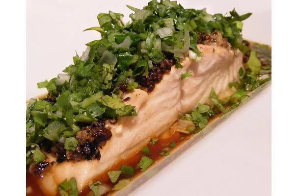 Insalata di salmone fresco