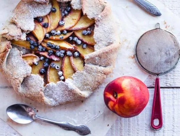 GALETTE CON PESCHE E MIRTILLI