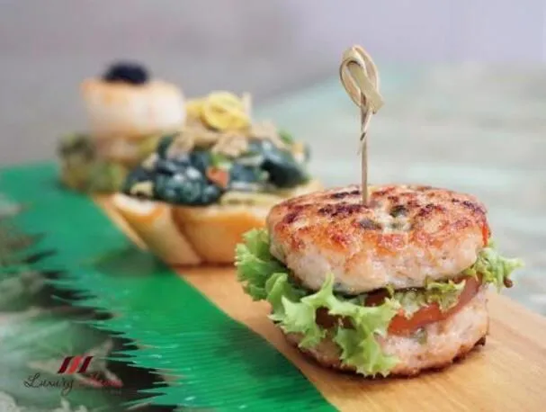 Mini hamburger di pollo sani