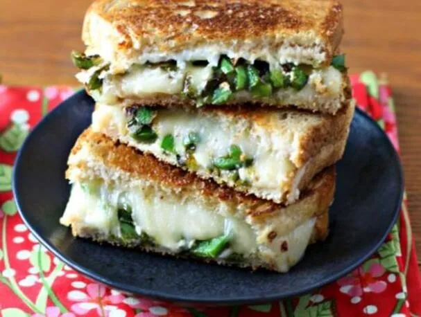 Jalapeño Popper Grilled Cheese Sandwich