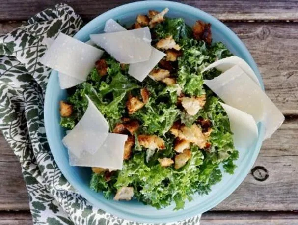 Insalata di cavolo riccio alla Caesar
