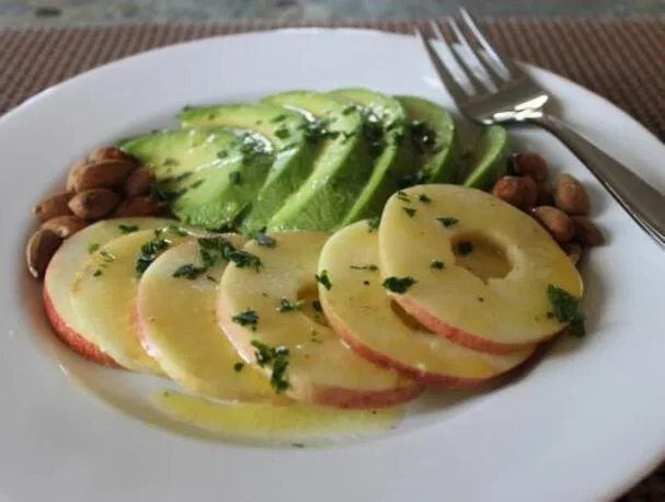 Insalata di avocado e mela (Ensalada de Aguacate y Manzana)