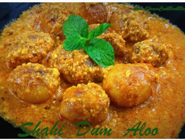 Patate novelle con salsa in stile indiano