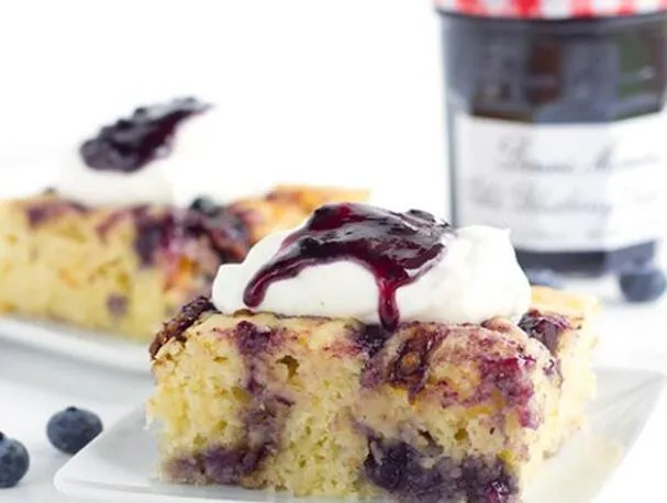 Pancakes cotti al forno con pancetta e mirtilli