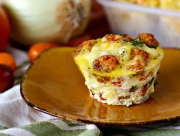 Uova in tazza con bacon e patate