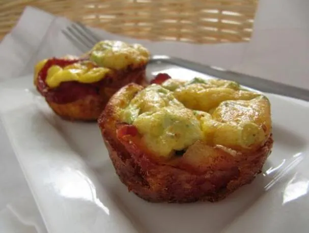 Uova al bacon con rafano e cheddar