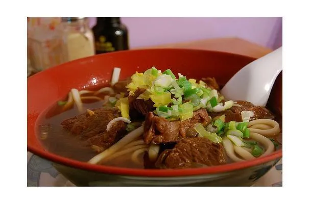 Polpette in salsa piccante con noodles