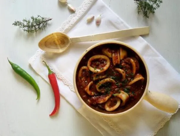 Stufato di Calamari alla Mediterranea