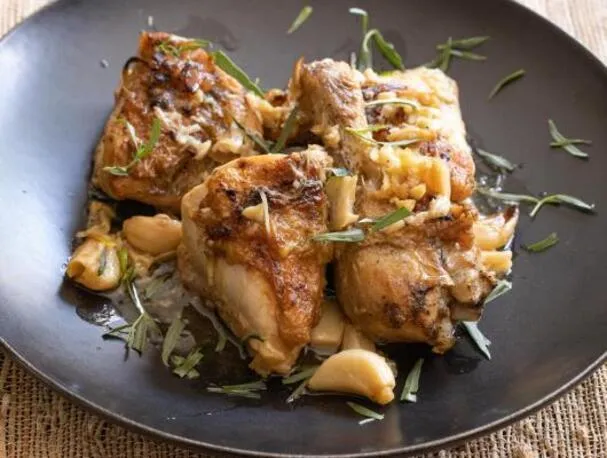 Pollo all'aglio con 40 spicchi