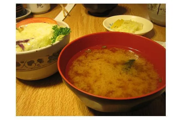 Condimento all'insalata al miso