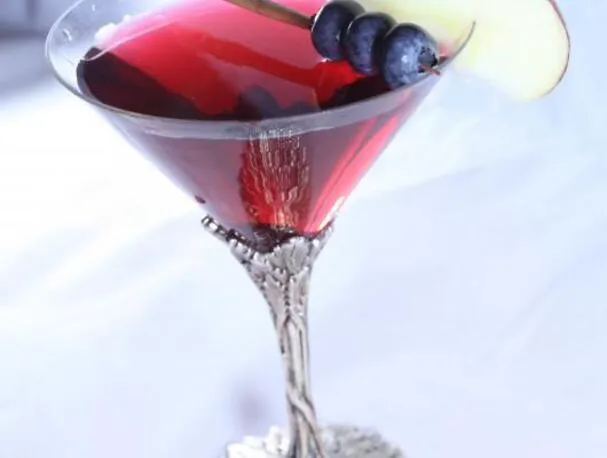 4 luglio Cocktail FARM TO TABLE al LAMPONE, MIRTILLO e MORE BLU di Harvest Spirits