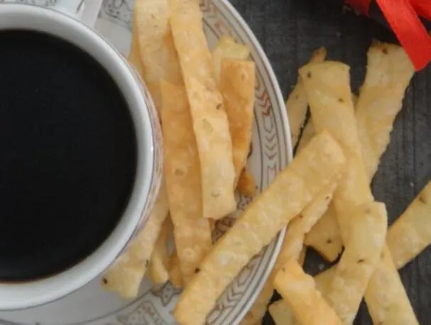Nimki/ Namak Paare/ Mathri (Salatini indiani croccanti a forma di bastoncino)