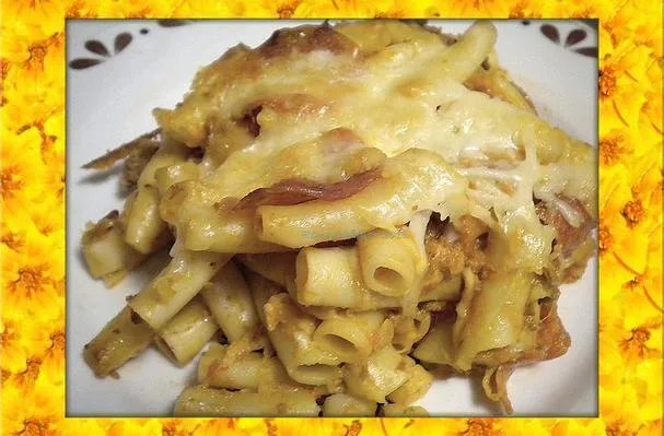 Ziti al forno con salsiccia e salame piccante