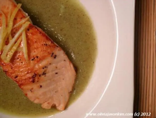 Salmone su purea di kiwi e limone