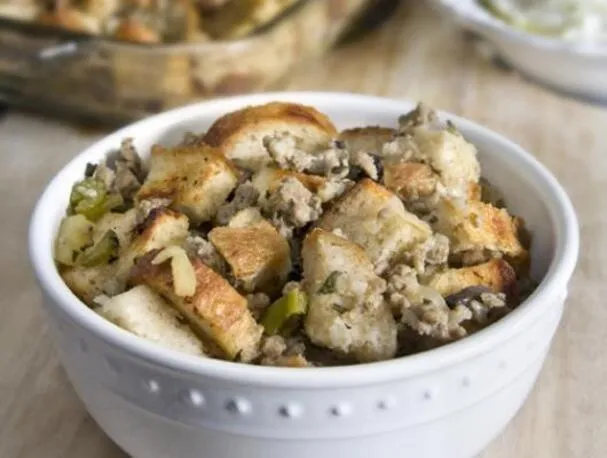 Ripieno di pasta madre con salsiccia alla salvia e mele