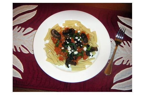 Condimento alla vinaigrette al basilico e all'aglio