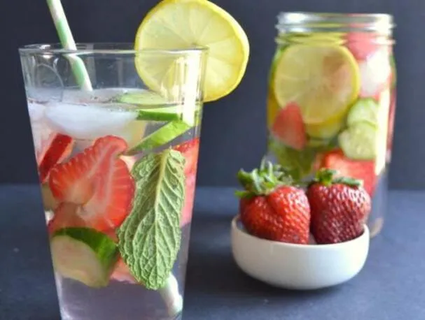 Rinfrescante alla fragola e cetriolo