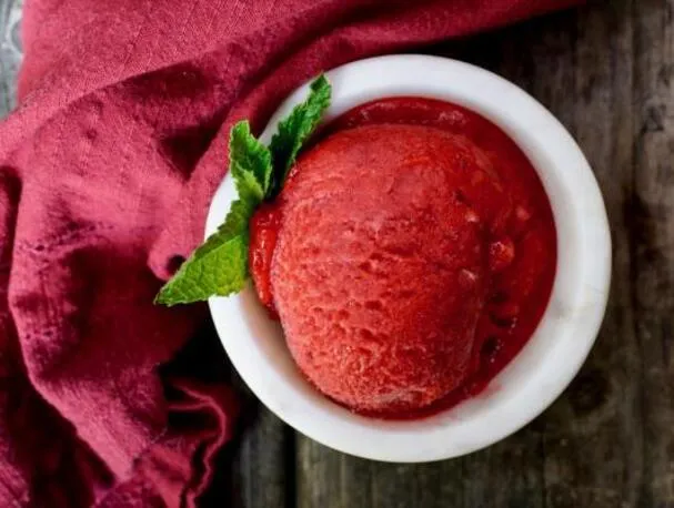 Sorbetto alle bacche estive