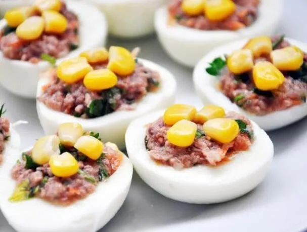 Uova sode ripiene di tonno