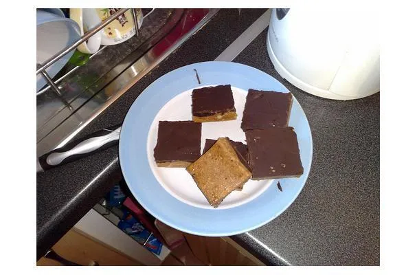 Quadrotti al cioccolato e mandorle